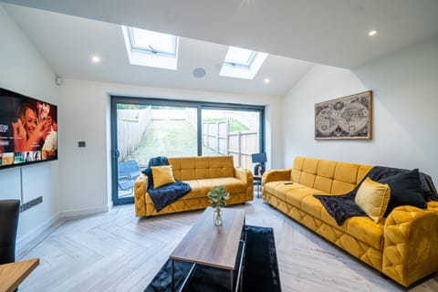 Living Room / Lounge