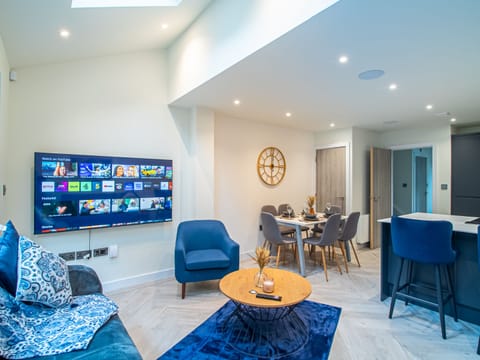 Living Room / Lounge