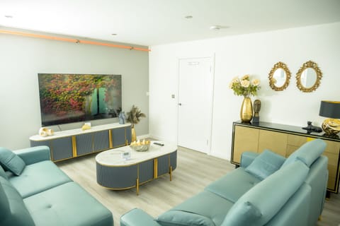 Living Room / Lounge