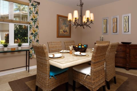 Spacious dining area ideal for group meals and easy conversation WCV-305
