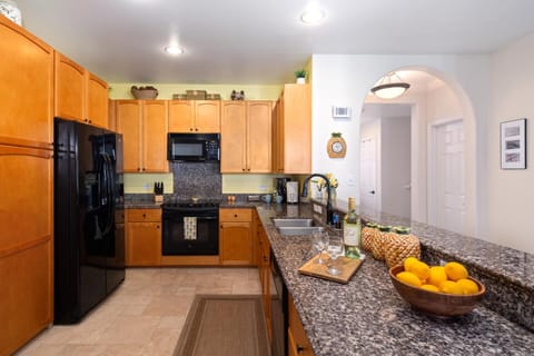 Fully equipped kitchen with warm wood cabinetry and plenty of space WCV-305