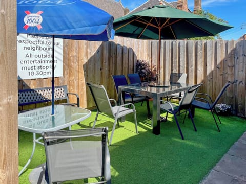 Outdoor eating area | Struan House, Blairgowrie