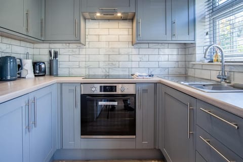 Bayview 72 - 2 Bedroom Chalet - Bayview Oxwich (7122)