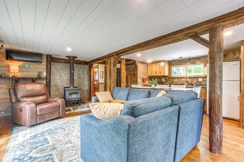 Living Room | Free WiFi | Central A/C & Heat | Flat-Screen TV | 1st Floor