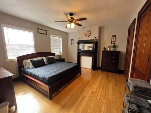 Bedroom #1
1 King Bed