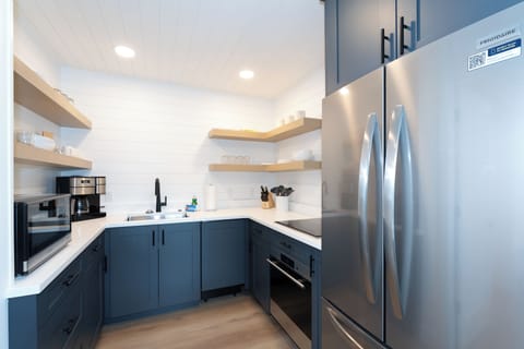 Beautiful sleek kitchen design | Main Level