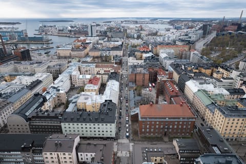 Perfectly located in the city center, everything you need for a memorable stay is right outside your door – from great dining spots to museums and shopping areas.