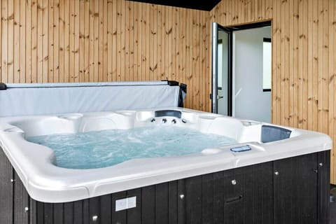 Indoor spa tub