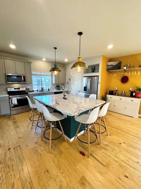 Kitchen with coffee bar