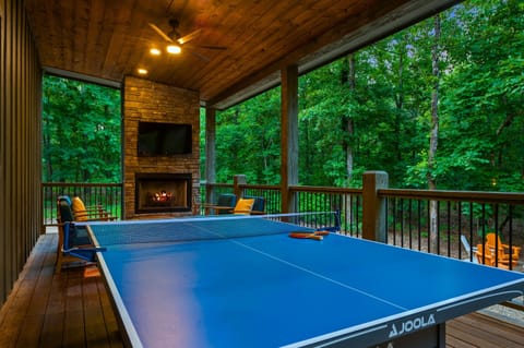 Outdoor Game Oasis: Enjoy thrilling matches on the ping pong table surrounded by nature!