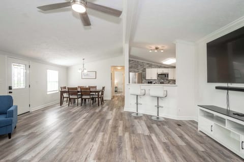 Sip morning coffee or grab a bite at the kitchen counter, with space for 2