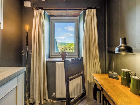 Interior | 3 Legged Duck Cottage, Ystrad Meurig