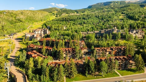 Conveniently located on Wood Road in Snowmass, our property has the easiest access to Fanny Hill and Elk Camp side of the mountain.