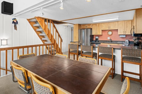 Dining Table with 6 chairs