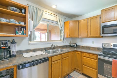 Kitchen | Dishwasher | 1st Floor