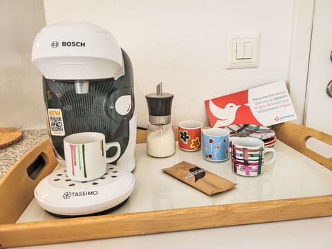 Drinkware, Cup, Serveware, Kitchen Appliance, Small Appliance, Dishware, Plastic, Cup, Porcelain