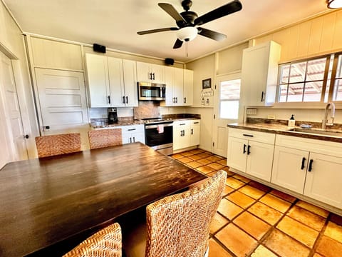 Beautiful dining area and kitchen!