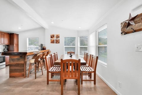 Making memories while cooking & eating! 