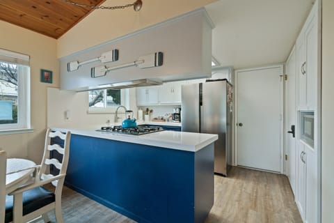 Fully Stocked Kitchen & Brand New Refrigerator!