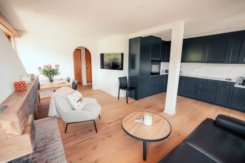 This large modern living space was made to create memories, with the state of art kitchen and flooded with natural sunlight the perfect place to kick you feet up after a great day out