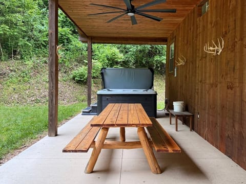 Exterior - Hot Tub and Table