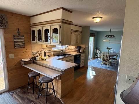 Breakfast bar dinning area