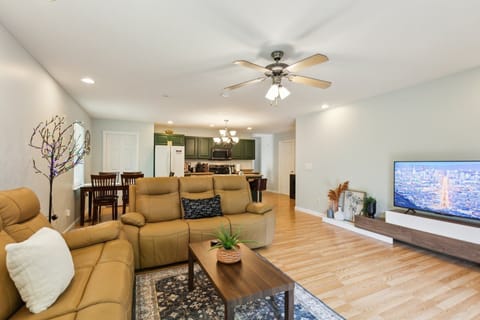 Furniture, Indoors, Living Room, Screen, Couch