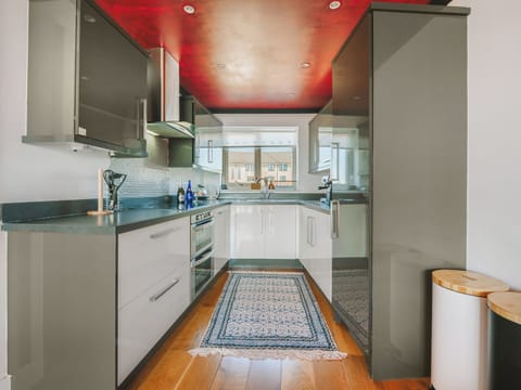 Kitchen | Crescent House, Pennar