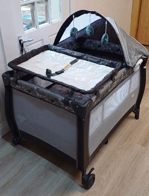 Travel cot