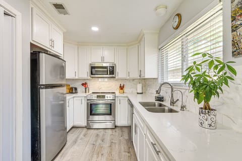 Kitchen | Cooking Basics | Coffee Makers | Microwave | Toaster | Toaster Oven