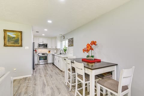 Dining Area | Dishware/Flatware