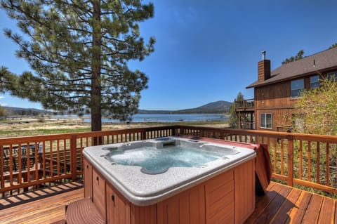 Hot Tub with Lakeview