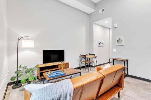 CozySuites Modern 1BR in Downtown Pitts #16