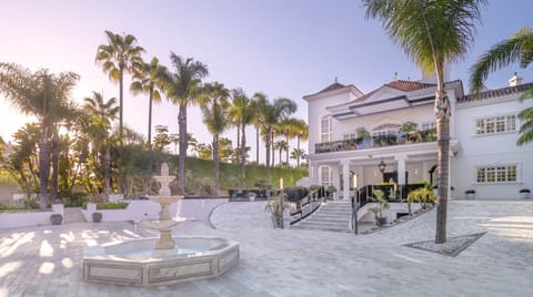 Crossa Homes | Luxury Villa El Martinete, Frontline Puerto Banús