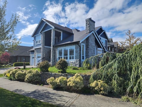 The Den on Bear Mountain