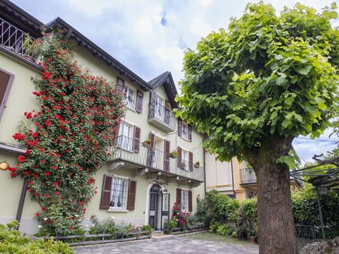 Furniture, Chair, Table, Outdoor Furniture, Outdoor Table, Porch, Kitchen & Dining Room Table, Balcony, Deck, Shade