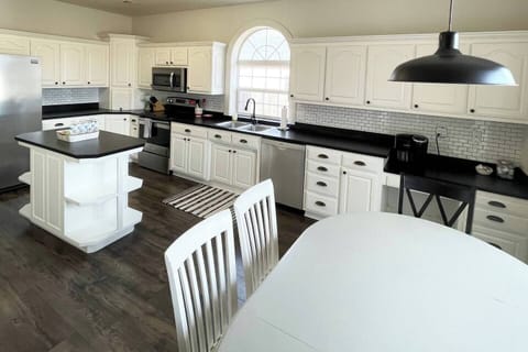 aadc0adb-d32a-4d97-b812-113c28c88c03