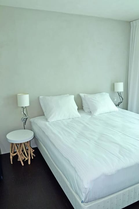 Unit with King size bed