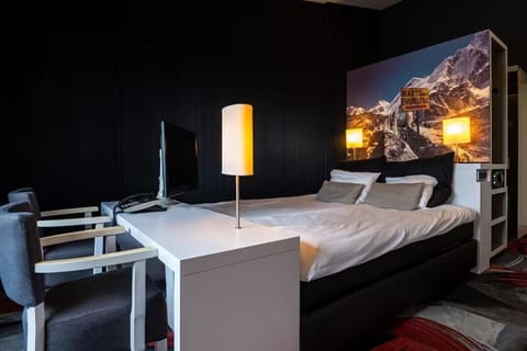 Unit with 2 Twin size beds