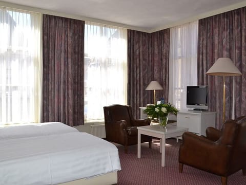 Unit with Three Twin size beds