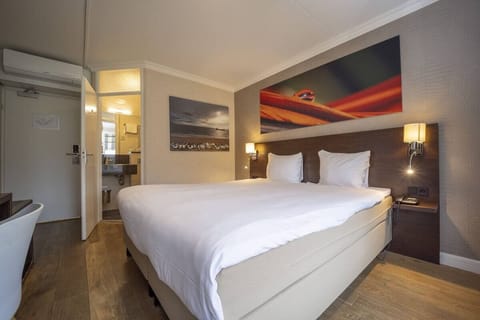 Unit with King size bed