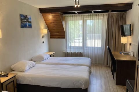 Unit with 4 Twin size beds