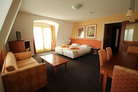 Unit with Four Twin size beds