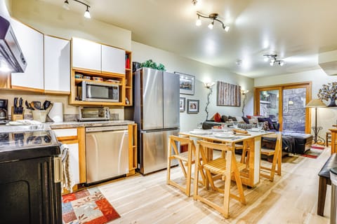 Living Space | Free WiFi | Central Heating | Smart TV | Electric Fireplace