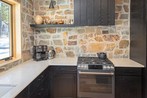 Rustic meets modern in this spacious kitchen with a beautiful stone backsplash | Middle Level