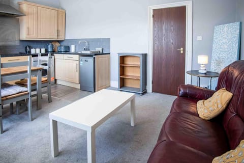 Flat 2 Brunswick - 2 Bed Economy Flat - Swansea (7311)