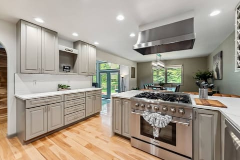 Remodeled and fully stocked chef's kitchen