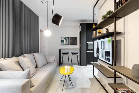 Modern comfort in central Athens!