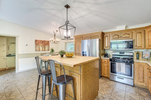 Kitchen | Keurig Coffee Maker | Air Fryer | Toaster | Cooking Basics