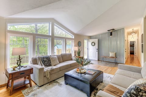 Loudonville Vacation Rental | 3BR | 2BA | 1,600 Sq Ft | 5 Steps Required